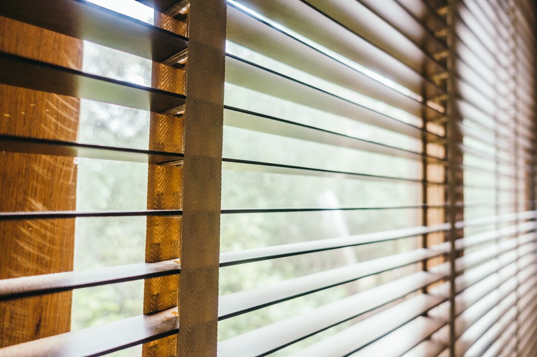 Osłony okienne do domu – na podstawie jakich czynników, należy dokonać wyboru odpowiednich z nich?