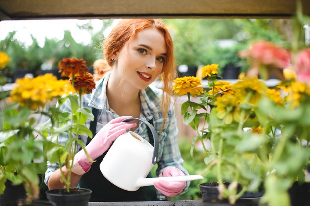Jak prawidłowo pielęgnować byliny w swoim ogrodzie – praktyczne porady