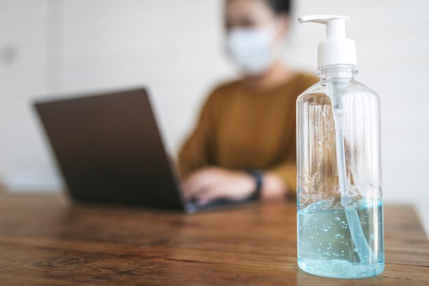 Jakie zalety mają dozowniki do mydła i dezynfekcji w miejscach publicznych?