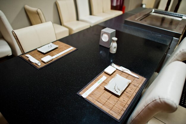 Jak nowoczesne technologie wpływają na design i funkcjonalność stolików z metalowymi elementami?