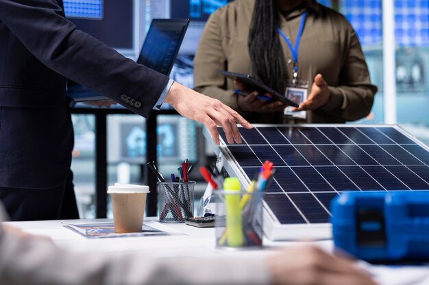 Jak wybrać odpowiednie urządzenia do monitorowania energii w domowych instalacjach fotowoltaicznych?