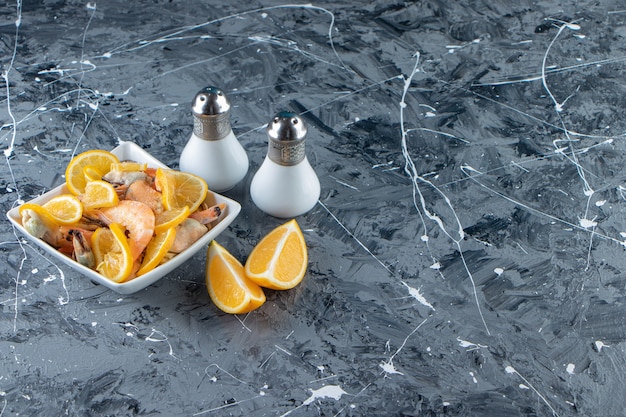 Jakie korzyści niesie za sobą wybór blatów z materiałów kompozytowych do kuchni i łazienki?